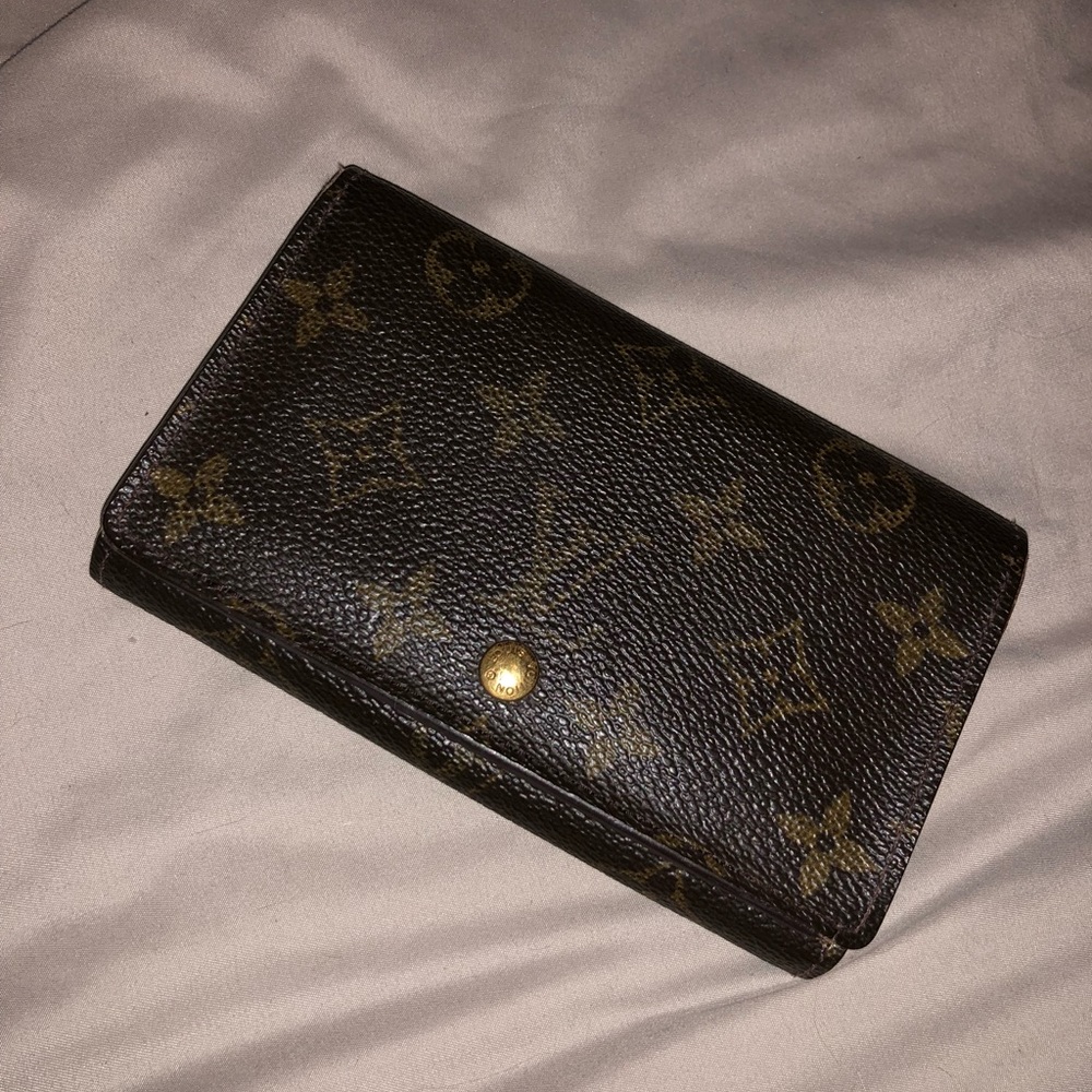 Auth. Louis Vuitton Papiers Etui Tri- Fold Wallet